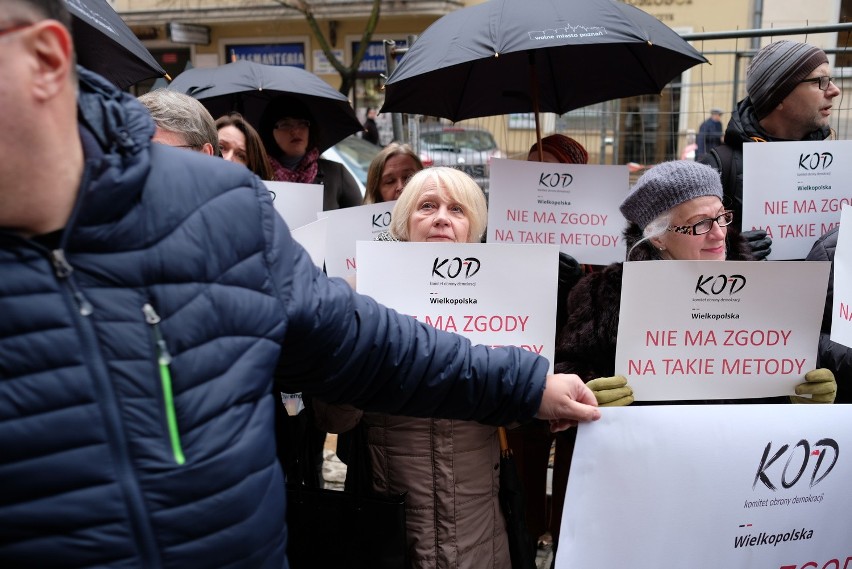 Pikieta pod poznańską prokuraturą w obronie zatrzymanego...