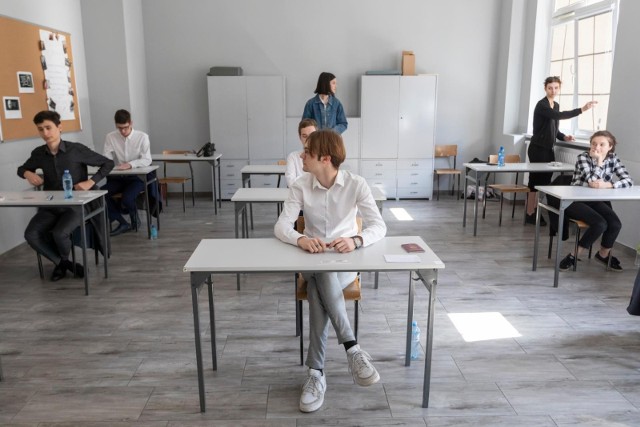 W województwie kujawsko-pomorskim zdecydowana większość maturzystów na egzaminie z języka obcego nowożytnego na poziomie podstawowym zdawała angielski. Do tego egzaminu zgłoszonych zostało aż 14 tys. 546 abiturientów.