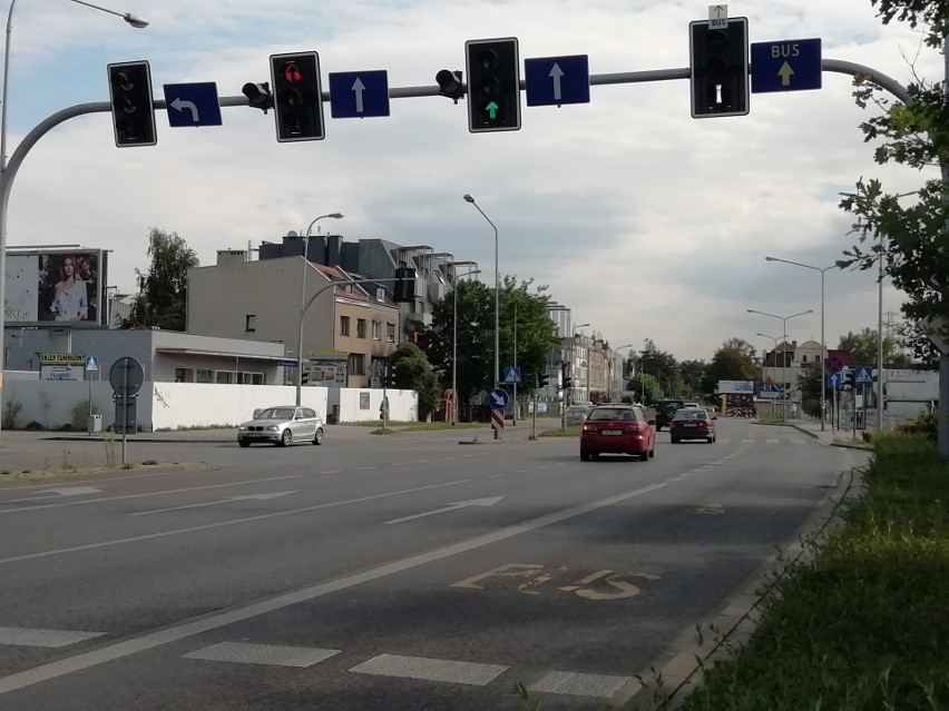 Chaos na skrzyżowaniu. Kłopoty z jazdą przy szpitalu na Borowskiej