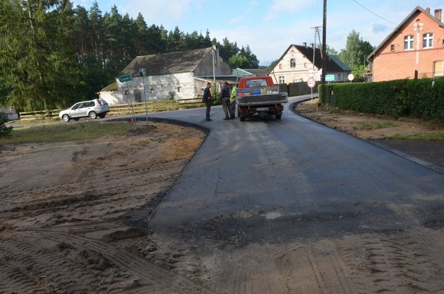 Część asfaltu jest już gotowa, ale prace potrwają do końca miesiąca.