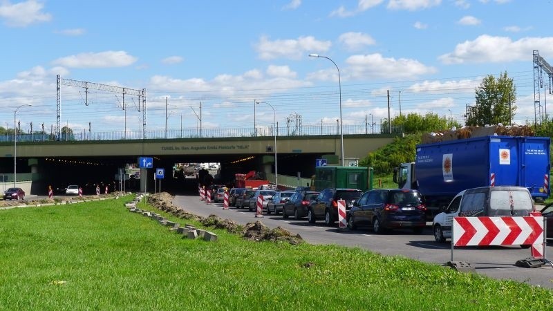 Pod tunelem tworzą się korki jadąc od strony ul. Hetmańskiej...