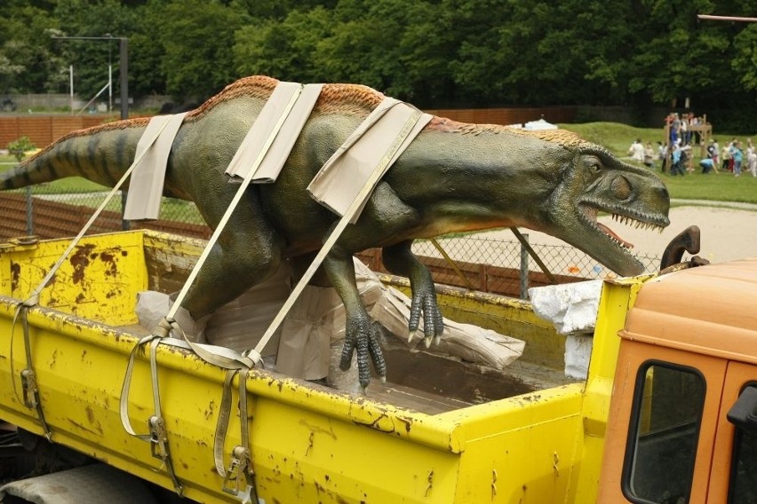 Wrocław: Obok zoo powstał park dinozaurów (ZDJĘCIA)