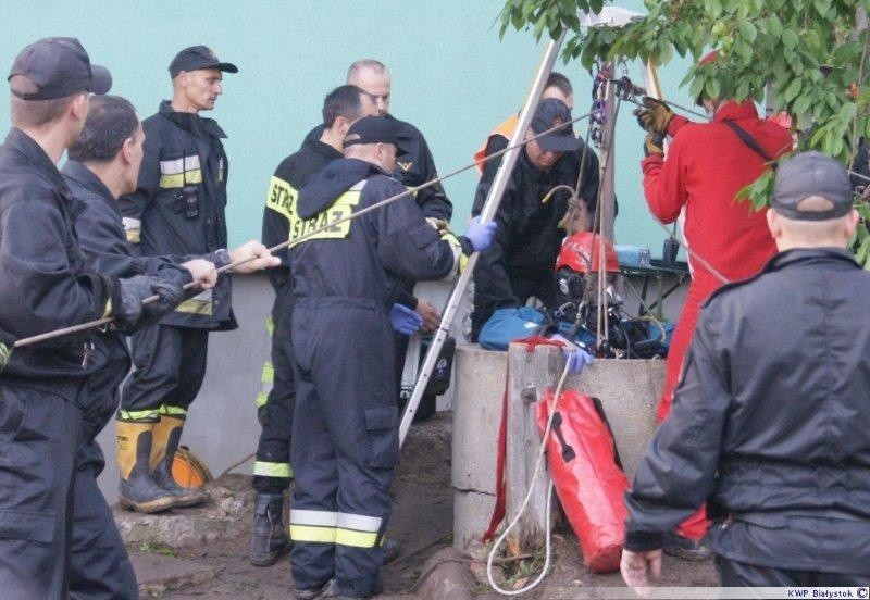 Tragedia w Jankielówce na Suwalszczyźnie - trzy osoby utonęły w studni (zdjęcia)