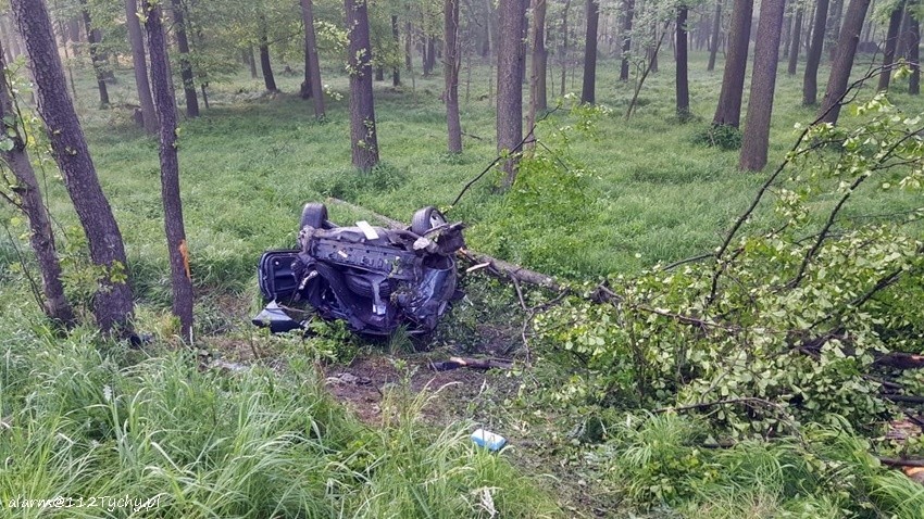 Po przybyciu na miejsce ratownikom ukazał się wrak Mercedesa...