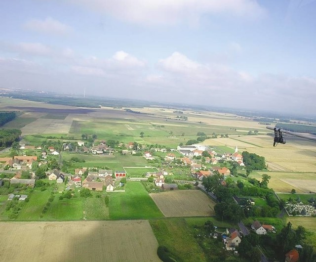Odkomarzanie w gminie Pęcław objęło wszystkie wsie, opryski były prowadzone z helikoptera również wokół Białołęki
