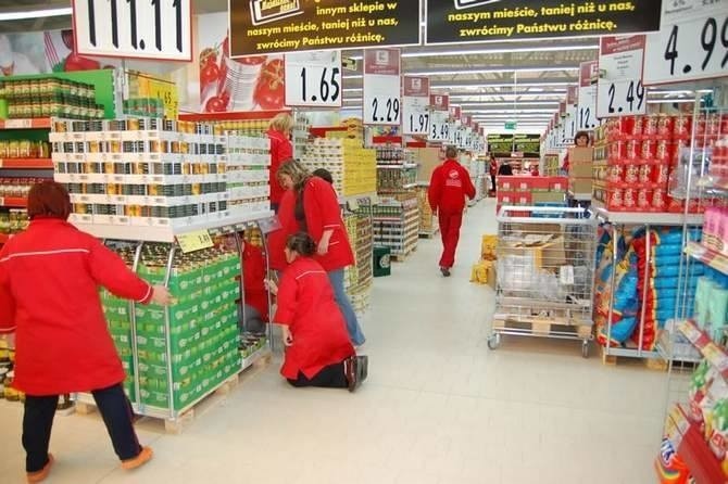 Kaufland podwyższył zarobki pracownikom: kasjerom i...