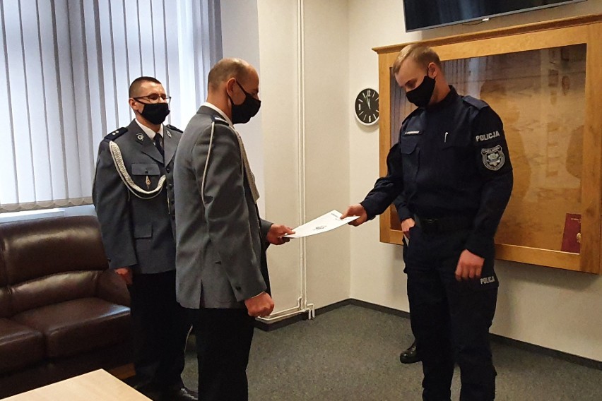 Ślubowanie nowych policjantów w KPP w Chełmnie