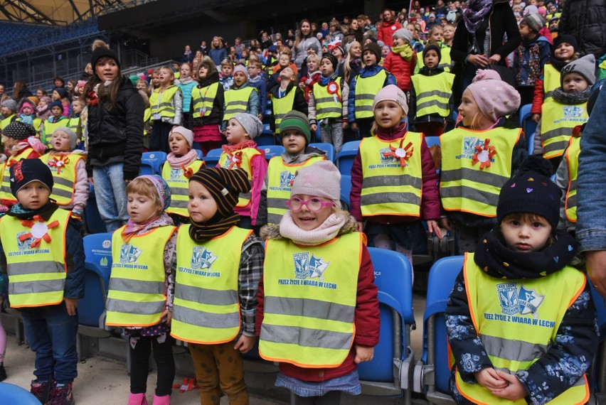 W piątek o godz. 11.11 stadion przy Bułgarskiej rozbrzmiał...