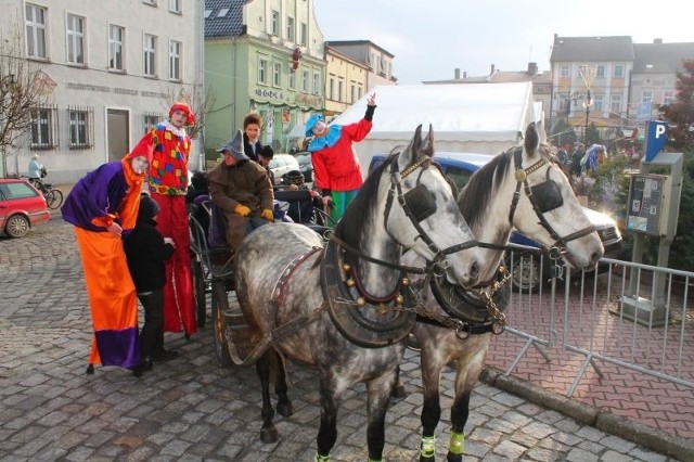 Tak wyglądał krapkowicki jarmark w ubiegłym roku. Dużą atrakcją cieszyły się wtedy darmowe przejażdżki bryczką.