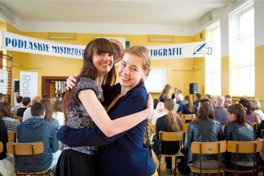 Zofia Jurek (z lewej) na poziomie szkół średnich i Marta...