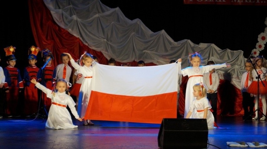 Przedszkolaki z sandomierskiej „piątki” uczciły 100. rocznicę odzyskania przez Polskę niepodległości (ZDJĘCIA)