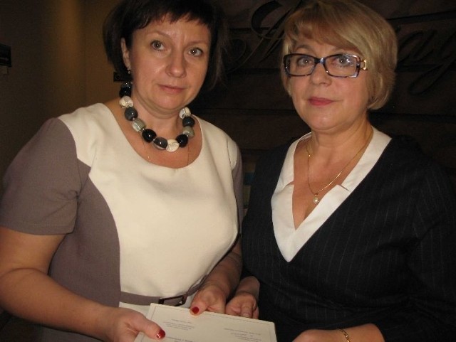 Jolanta Paciuch z Włoszczowy - z lewej, przewodnicząca Komisji Etyki przy Świętokrzyskiej Izbie Pielęgniarek i Położnych w Kielcach z szefową tej organizacji - Zofią Małas.