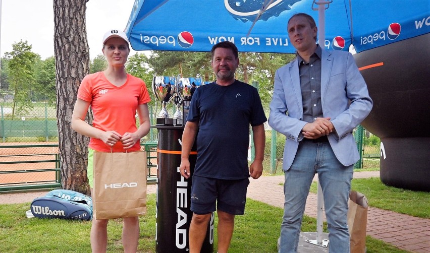 Laureaci pierwszego tenisowego turnieju Orlich Gniazd w...