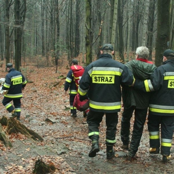 Strażacy musieli pomóc mężczyźnie zejść ze Świętej Katarzyny.