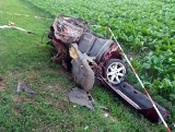 Wypadek w Korzeniewie. Samochód rozerwany na pół [ZDJĘCIA]