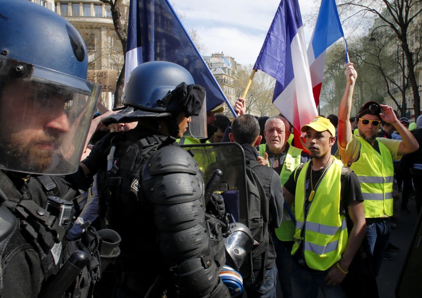 Protest żółtych kamizelek we Francji wciąż trwa 31.03 Demonstranci przemaszerowali ulicami Paryża i Lyonu