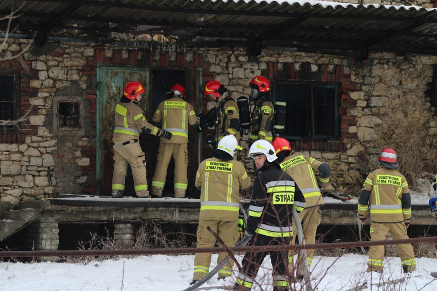 Pożar starego młyna w Sienicznie (07.02.2023)