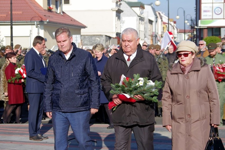 Święto Niepodległości w Tarnobrzegu. Odsłonięto pomnik Józefa Piłsudskiego [ZDJĘCIA]