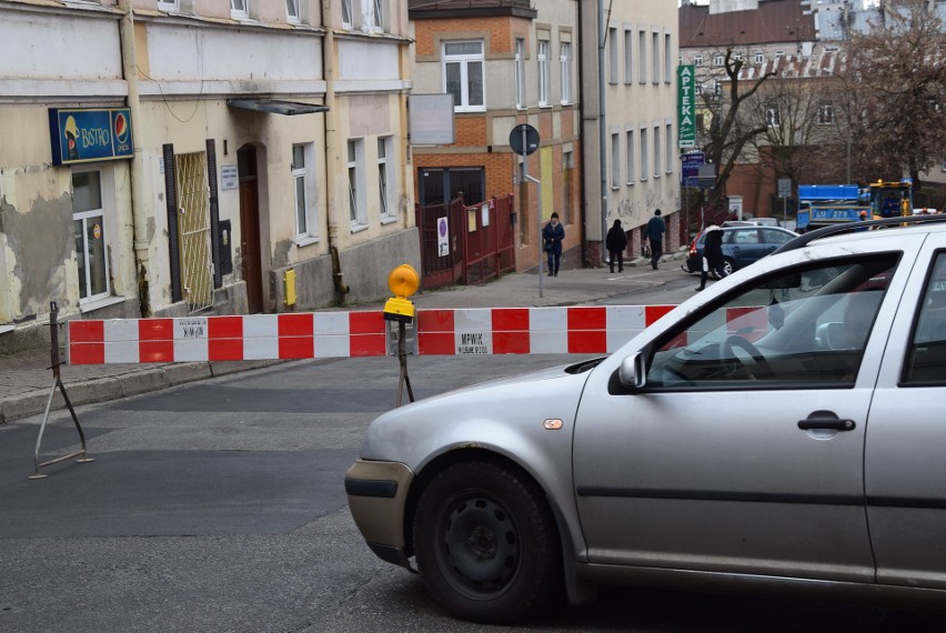 Awaria wodociągowa na ul. Staszica. Zamknięty został odcinek ulicy