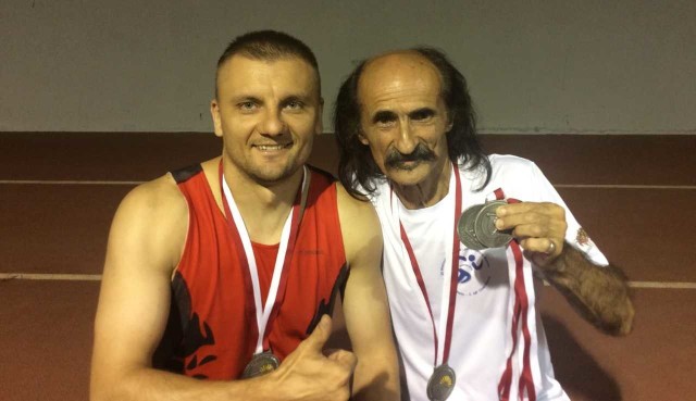 W kategorii 35+ Daniel Kossowski (z lewej)zdobył srebrny medal, a Janusz Popławski w kategorii 70+ aż dwa „srebra”.