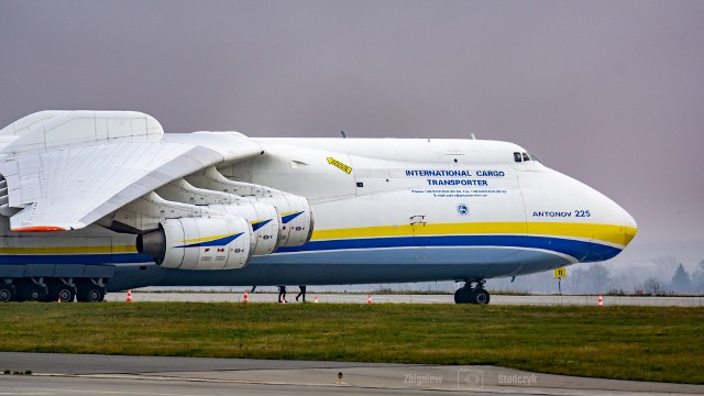 Antonow An-225 przeprowadził już dwa transporty aluminium z Chin dla firmy Canpack z Brzeska. Największy samolot na świecie lądował z ładunkiem na lotnisko w Jasionce pod Rzeszowem