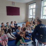 Policyjna edukacja w szkole w Połczynie (gmina Puck): prewencyjne lekcje z najmłodszymi uczniami 