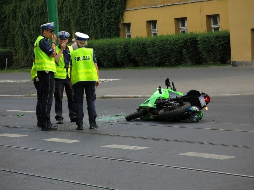 Wypadek na Śniadeckich w Poznaniu: W motocyklistę uderzył...