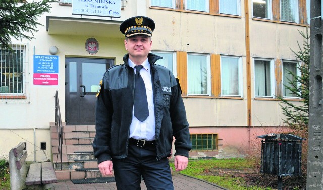 Komendant Krzysztof Tomasik nie może doczekać się zburzenia starej i budowy nowej siedziby straży