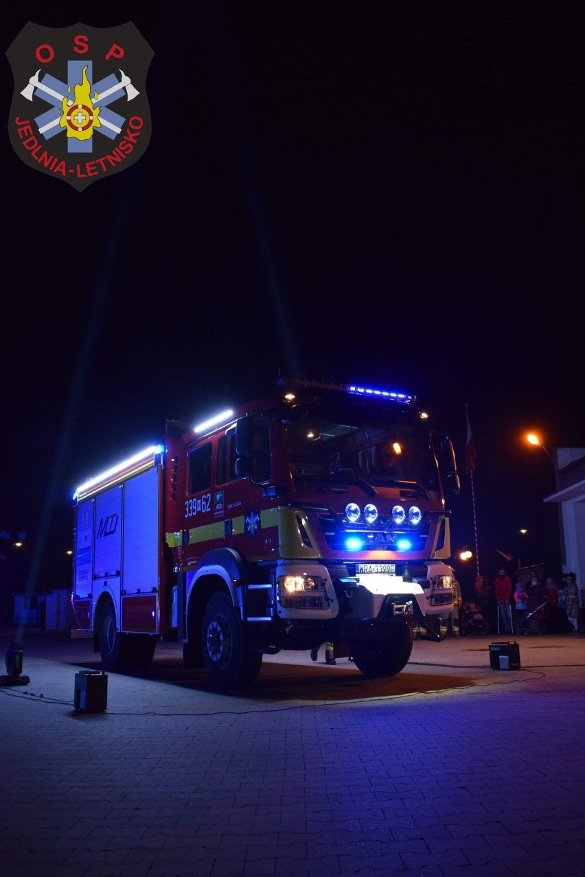 Świetna wiadomość dla Ochotniczej Straży Pożarnej w Jedlni-Letnisko. Strażacy otrzymali nowy wóz bojowy!