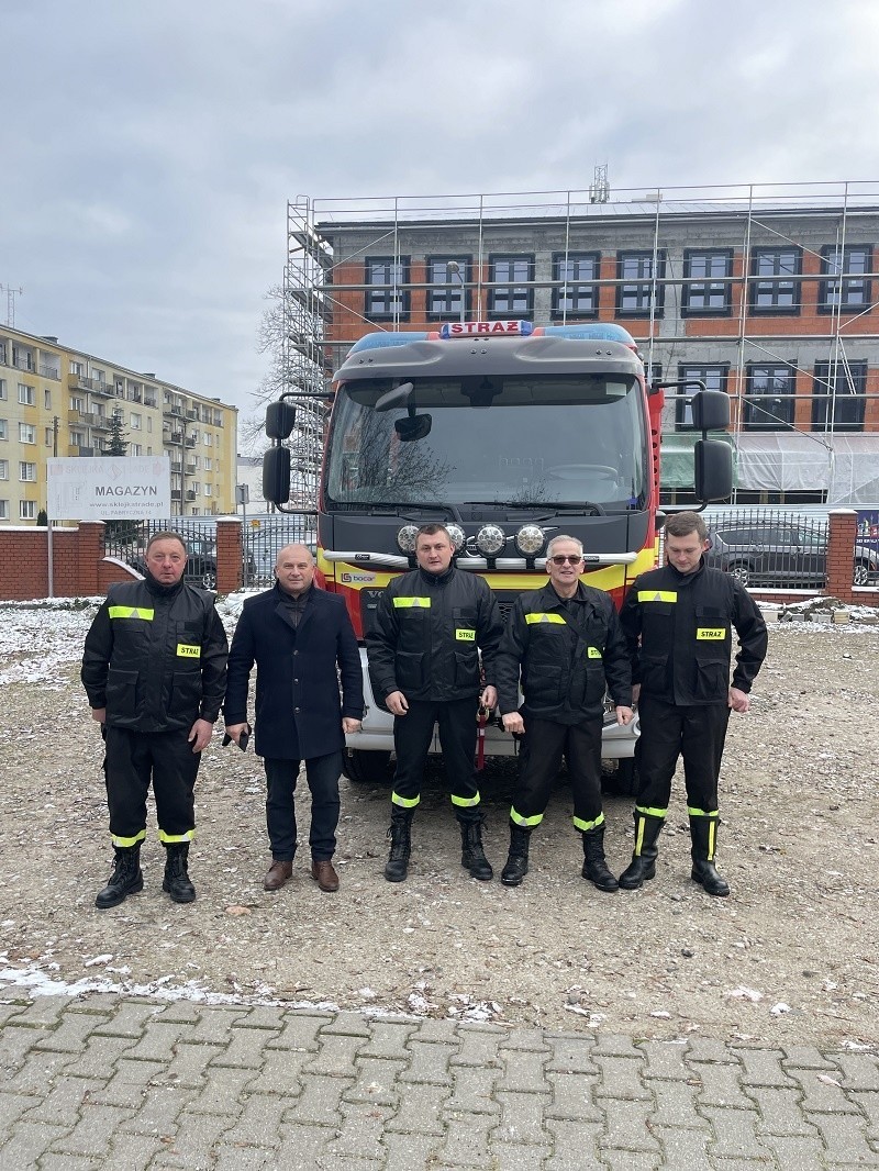 Strażacy z OSP Wiśniewo odebrali nowy wóz ratowniczy....