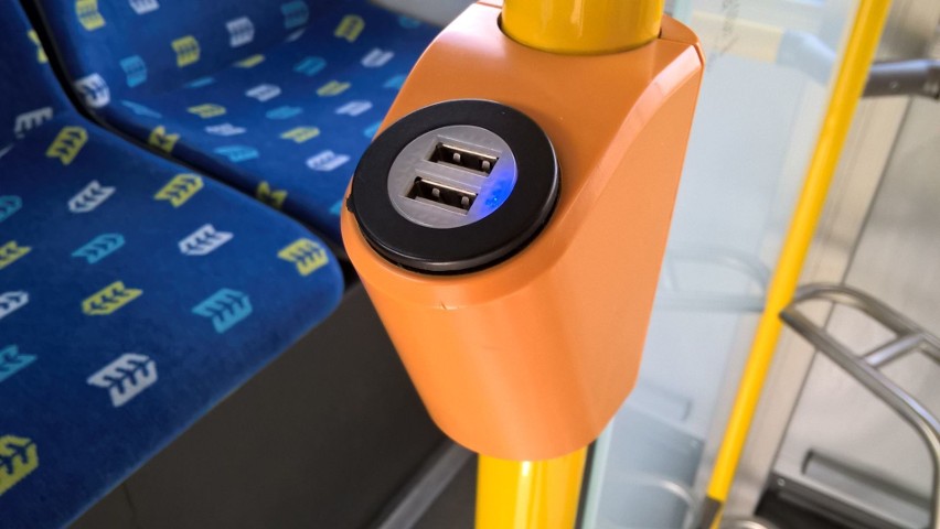 W autobusach BKM zostanie zainstalowanych 100 gniazd USB....