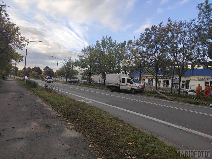 Kolizja busa na ul. Głogowskiej w Opolu.