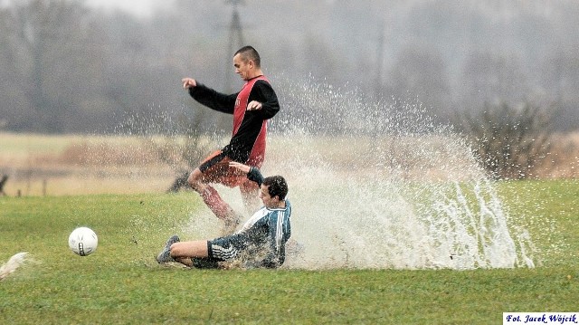 Jak wyglądały piłkarskie rozgrywki w naszym regionie w pierwszej dekadzie XXI wieku. Zobaczcie zdjęcia!Zobacz także Gwardia Koszalin - Bałtyk Koszalin 2:0 (archiwum)