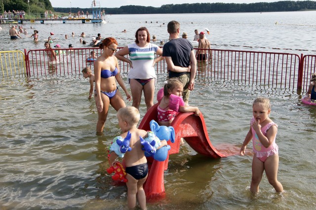 Na plażę miejską nad Jeziorem Rudnickim w wakacje sprzedano 18.811 biletów wstępu.