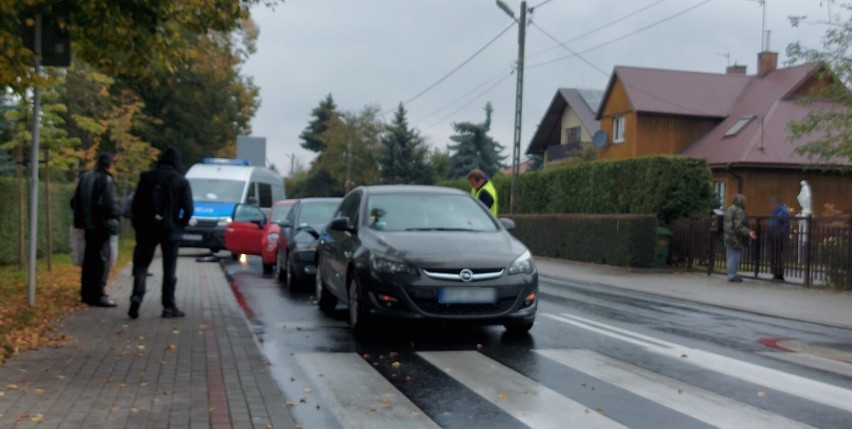 Zderzenie trzech samochodów na ul. Łukasiewicza w Rzeszowie. Jedna osoba została poszkodowana [ZDJĘCIA]
