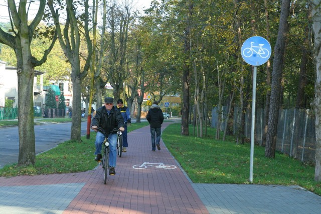 Do czasu aż będzie remontowana cała ulica, ścieżka pozostanie tylko dla rowerów. Piesi, którzy po niej chodzą są karani mandatem.