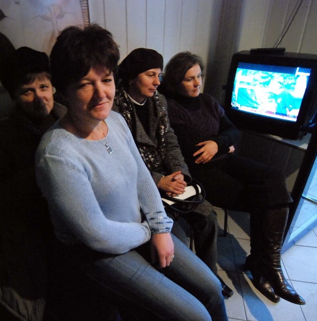 Przed świętami dwadzieścia cztery godziny na dobę kobiety siedziały w budynku Collar Textil w Opatowie w oczekiwaniu na należne im, ciężko zarobione pieniądze.