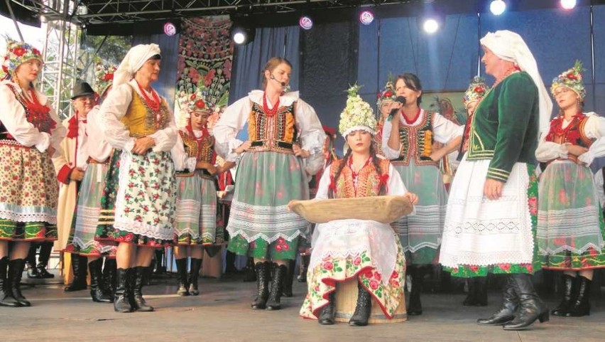 Obrzęd weselnych cepin. Starościny złożą wianek panny młodej...