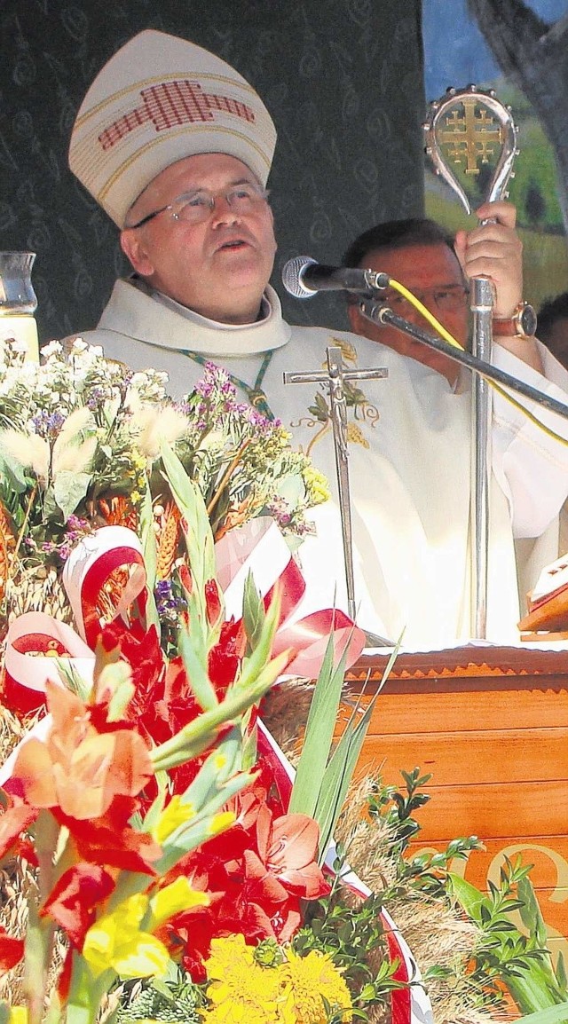 Biskup Piotr Skucha