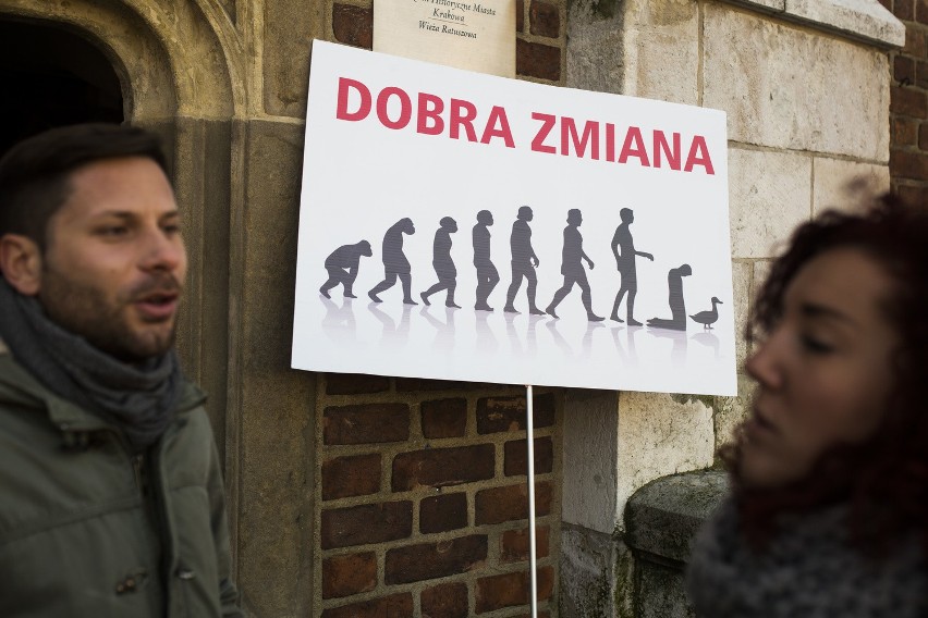 Burzliwe posiedzenie Sejmu. Pikiety również na ulicach Krakowa [ZDJĘCIA, WIDEO]