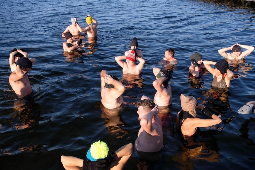 Morsowanie na plaży w Dojlidach 20 listopada 2022 r.