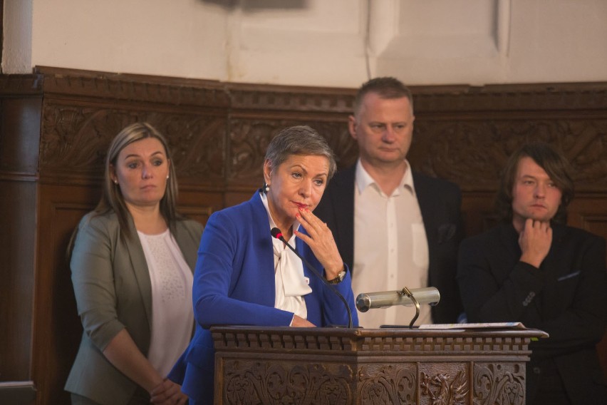 Sesja rady miasta w Słupsku. Nie dla rolowania długu (wideo, zdjęcia)
