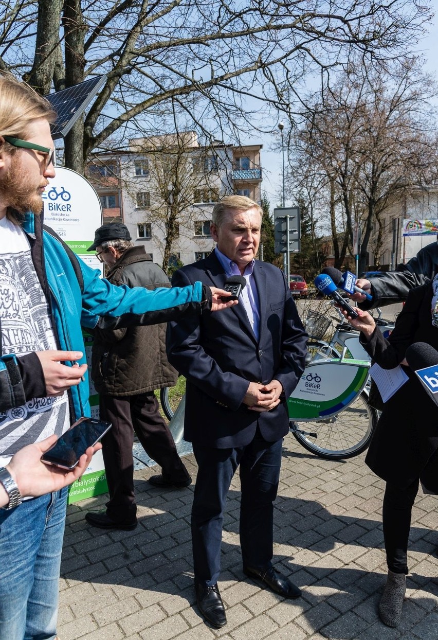 W tym roku przybyło 60 stojaków, 40 rowerów standardowych,...