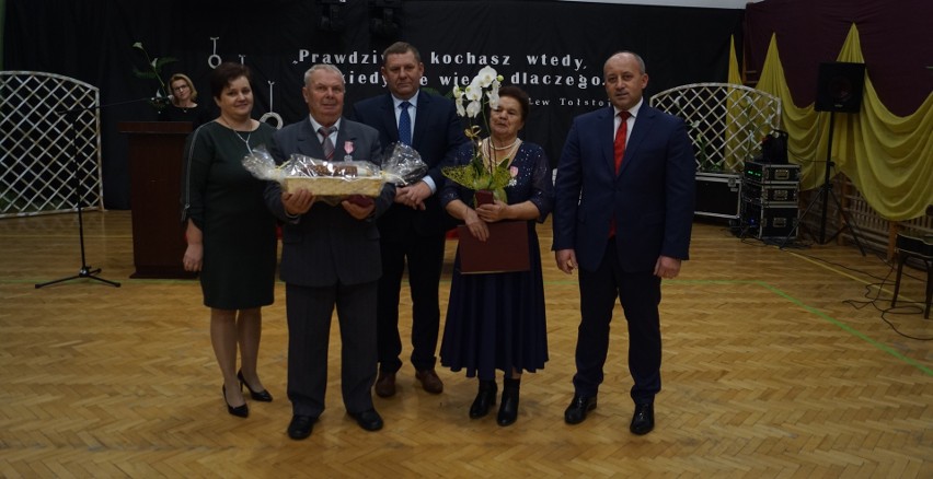 Złote Gody w Osieku. Jubileusz 50-lecia pożycia małżeńskiego świętowało 11 par (ZDJĘCIA)