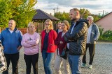 Nowy Sącz. Mieszkańcy Dąbrówki protestują przeciwko budowie bloku STBS. Chcą tam domu kultury [ZDJĘCIA]