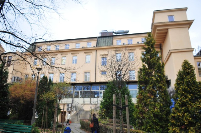 Budynki poszpitalne i rejon Wesołej mogą stać się nowym, zielonym centrum Krakowa. Tego domagają się mieszkańcy 
