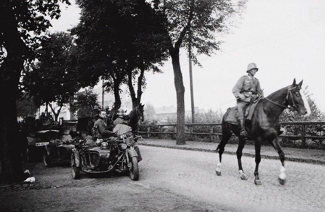 5 września 1939. Niemieckie wojska zajmują Bydgoszcz. Zobacz więcej. Kliknij w strzałkę obok zdjęcia lub przesuń je gestem  >>>