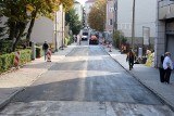 Remont po kielecku na ulicy Koziej. Nowy asfalt zrywają i... kładą jeszcze nowszy [ZDJĘCIA]