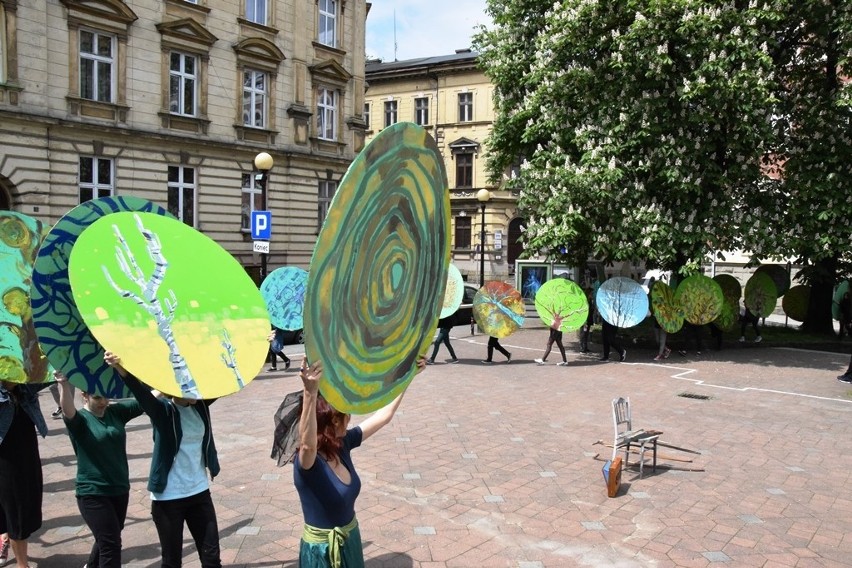 Happening "Pożegnanie drzewa" w Bielsku-Białej