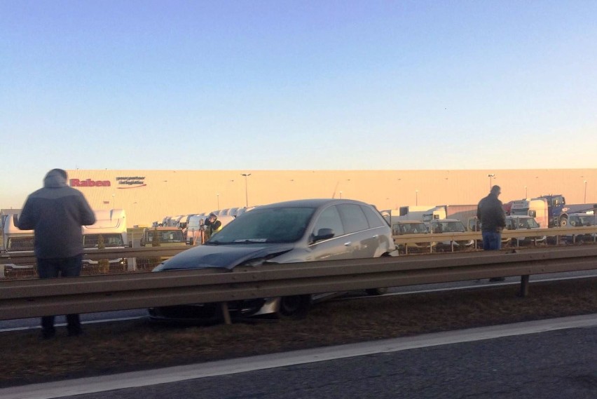 Wypadek na S1 w Sosnowcu. Zderzyły się trzy samochody ZDJĘCIA Ogromne korki w kierunku Częstochowy